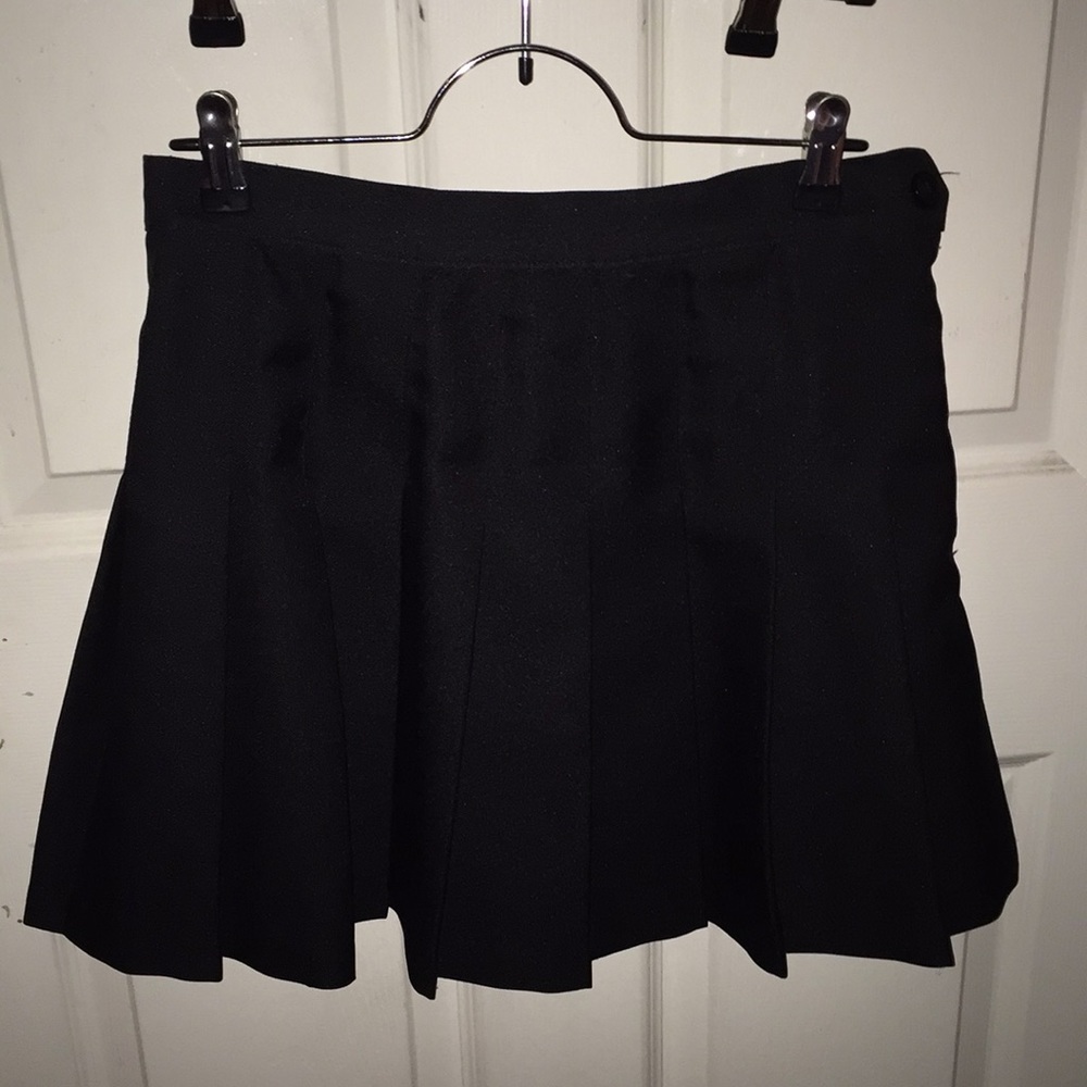 AMERICAN APPAREL PLEADED SKIRT